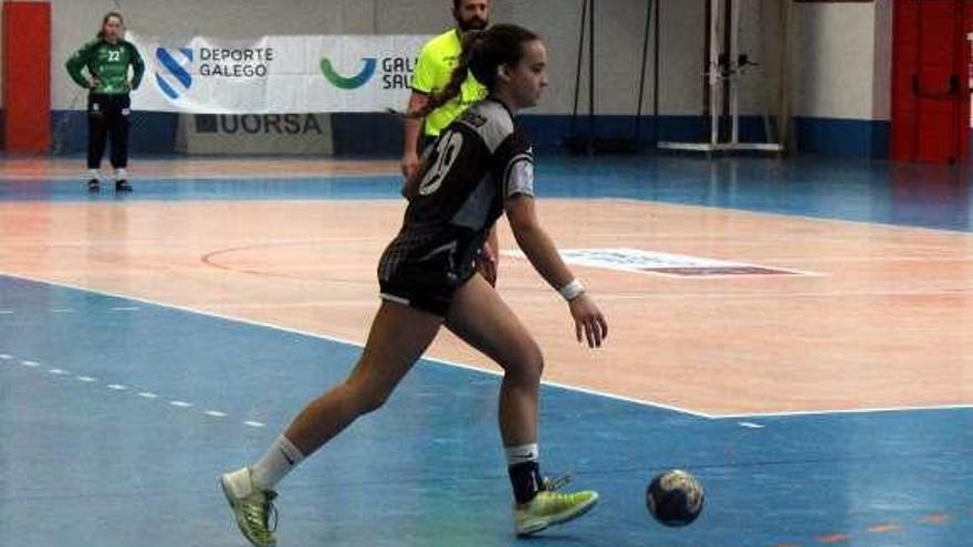 Marina Franco, jugadora del Oviedo Balonmano Femenino.