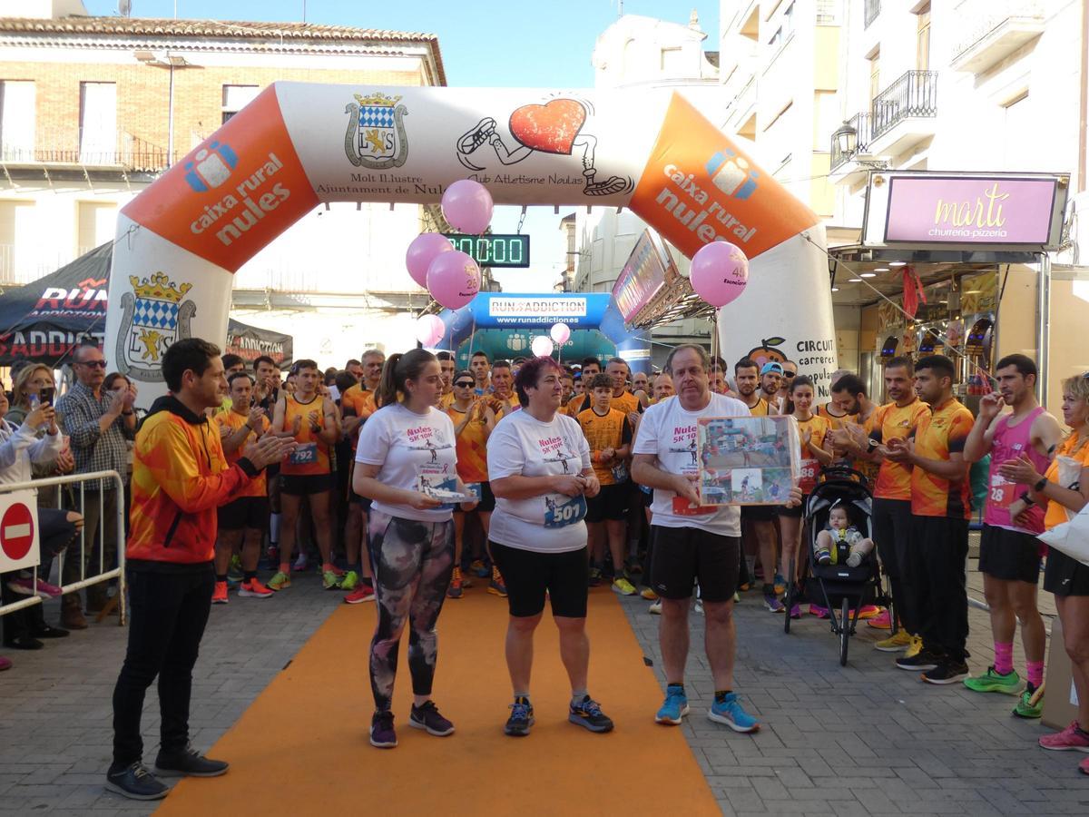 El padre de Alba Cebrián, en la salida de Nules.