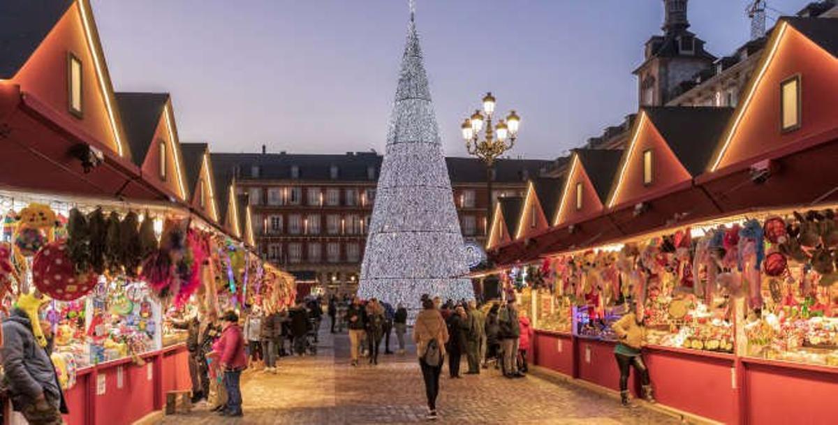 Así queda este año el típico mercadillo navideño de la Plaza Mayor