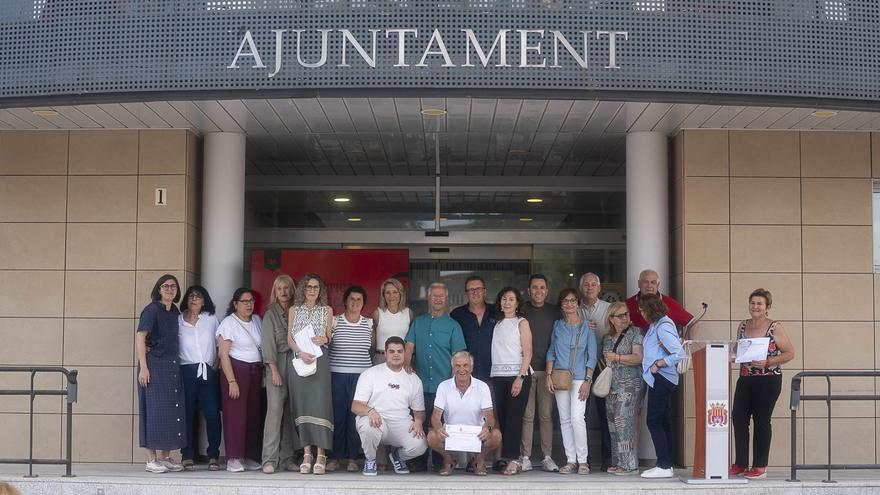 Exodo de ayuda hacia los pueblos afectados en la pasarela de La Torre, jóvenes organizandose