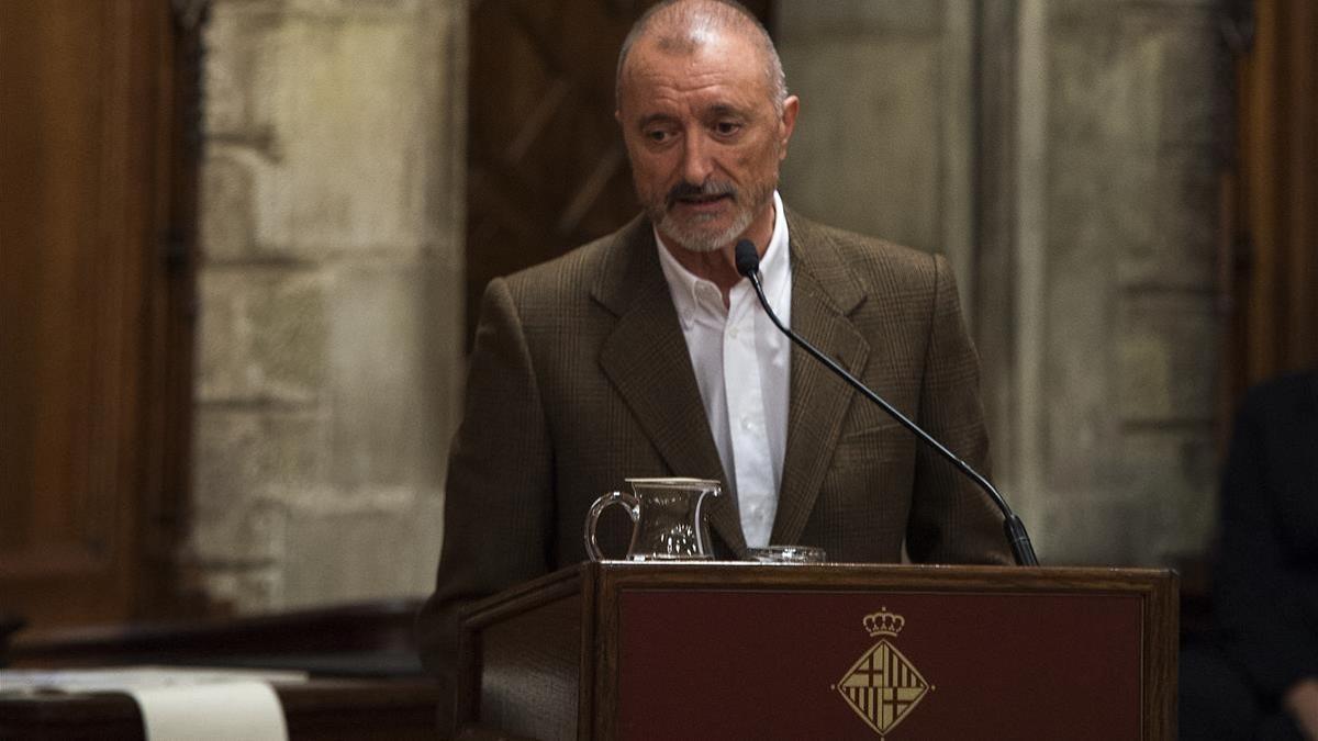 Arturo Pérez-Reverte, en el Saló de Cent.