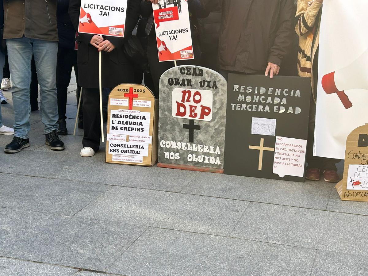 Detalle de la protesta de hoy frente al Palau de la Generalitat.