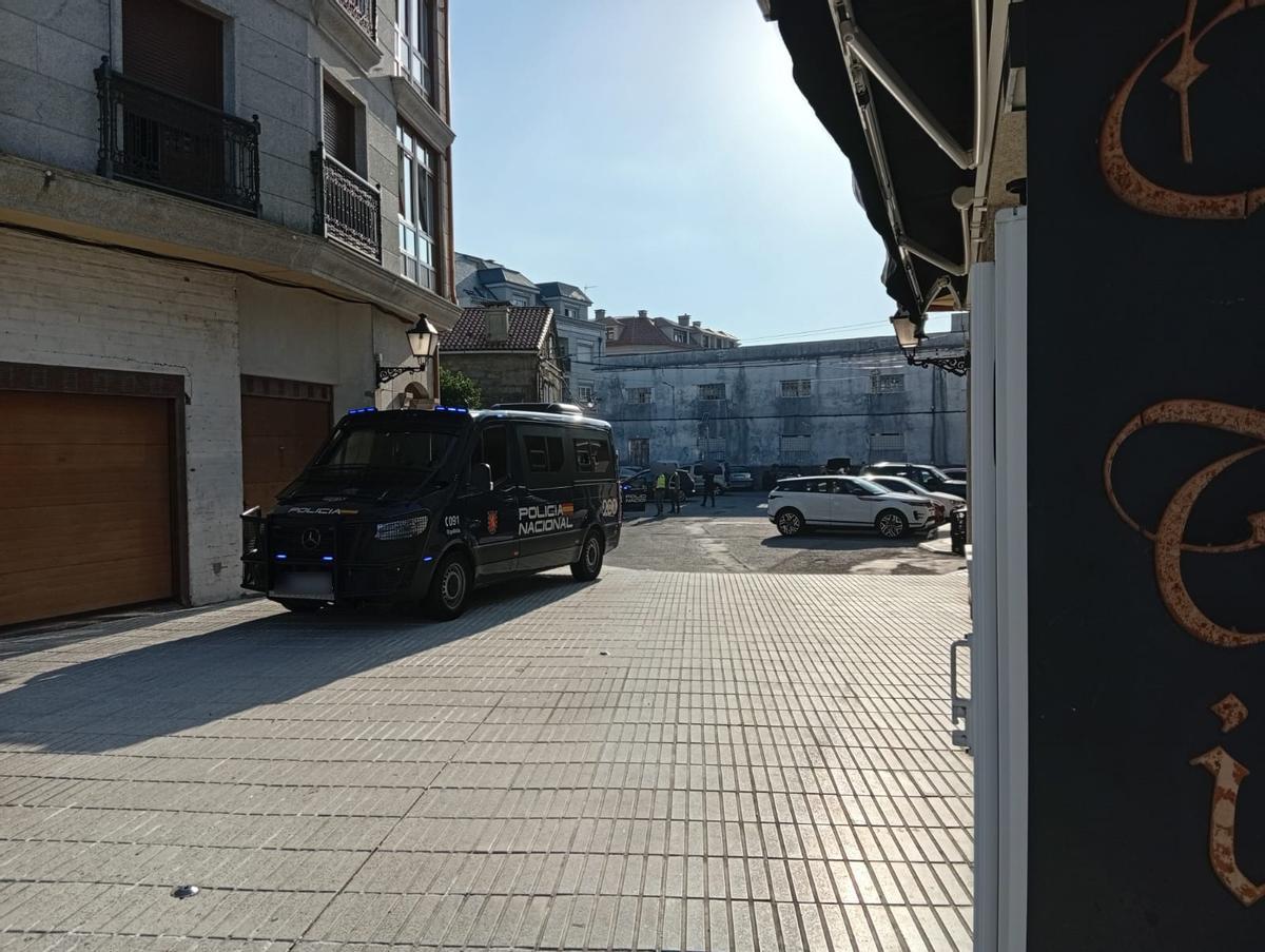 Registro en Vilanova dentro de un nuevo operativo contra el narcotráfico en Arousa. Registro en Vilanova dentro de un nuevo operativo contra el narcotráfico en Arousa.
