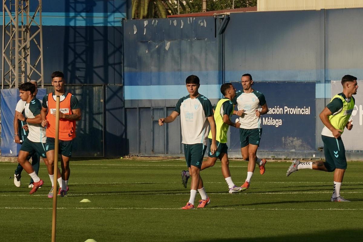 Izan Merino, de vuelta a los entrenamientos del Málaga CF.