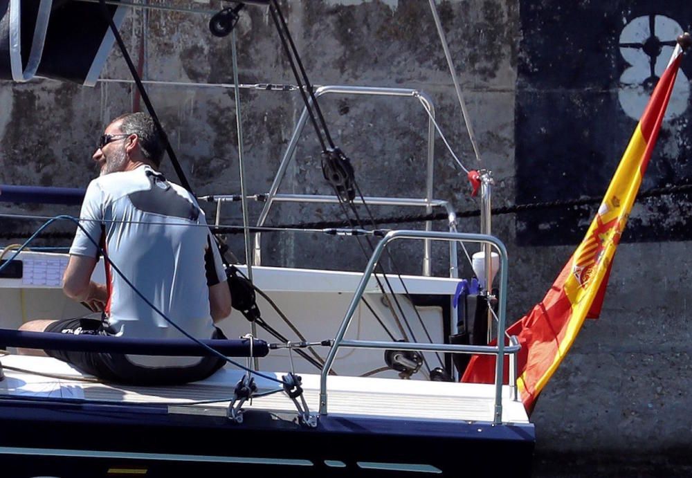 El rey Felipe VI sale a navegar desde Portopí