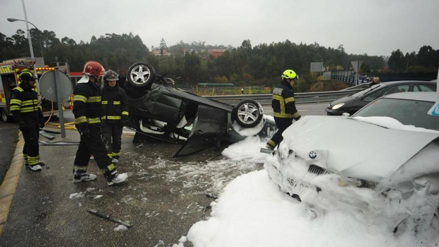 Una menor herida tras volcar el coche en el que viajaba en Vilagarcía