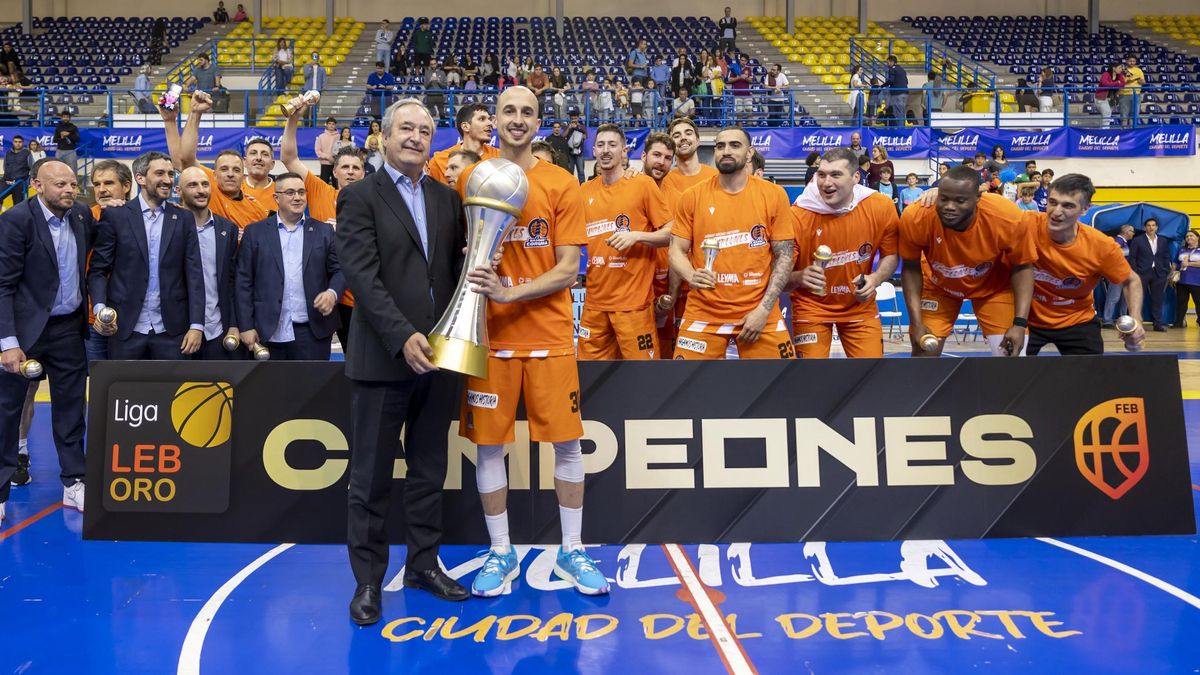 La fiesta del ascenso a la ACB del Leyma Básquet Coruña en Melilla.