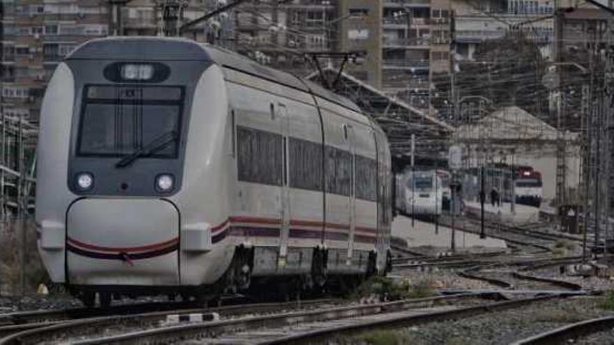 Ligera bajada de la demanda en trenes de media distancia