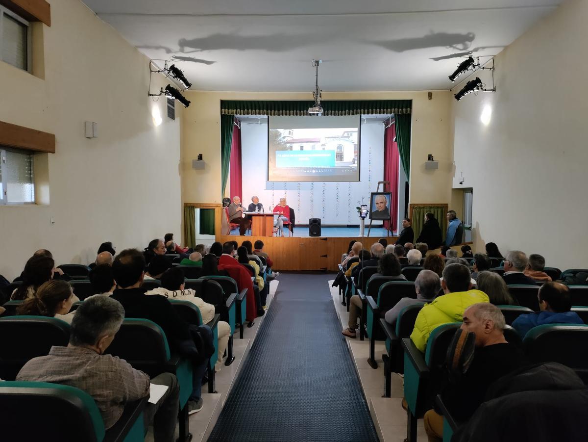 Padre Fuentes, Pepe París y Nuria Vázquez en el acto de celebración