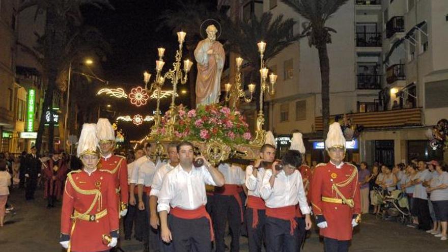 La procesión marinera cierra el día grande de las fiestas en honor a Sant Pere