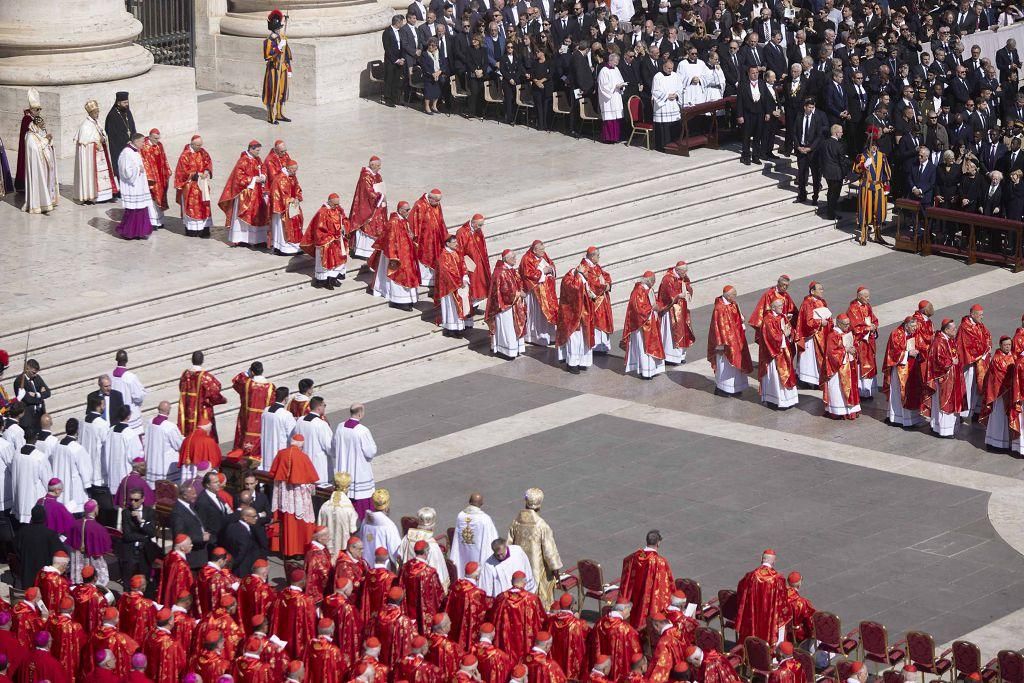El funeral del papa Francisco en la Plaza de San Pedro del Vaticano, en imágenes