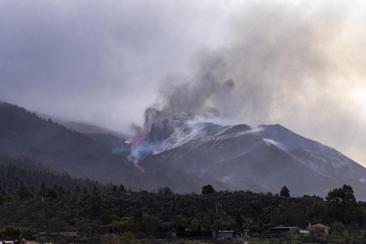 El con principal del volcà de La Palma torna a entrar en activitat