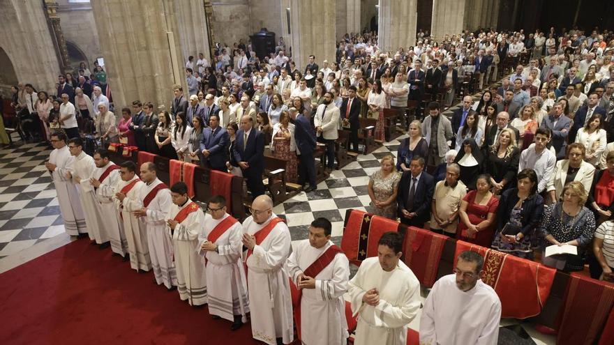 Siete nuevos sacerdotes para la Iglesia de Asturias: "Os aseguro que no lo tendréis fácil", les advierte el Arzobispo de Oviedo