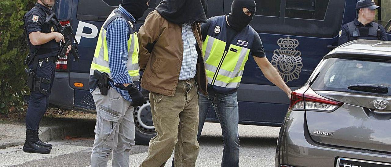 Una imagen de archivo de la detención de un supuesto yihadista en la provincia de Alicante.