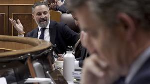 El PP i Vox refan aliances però entre Feijóo i Abascal s’eixampla la distància