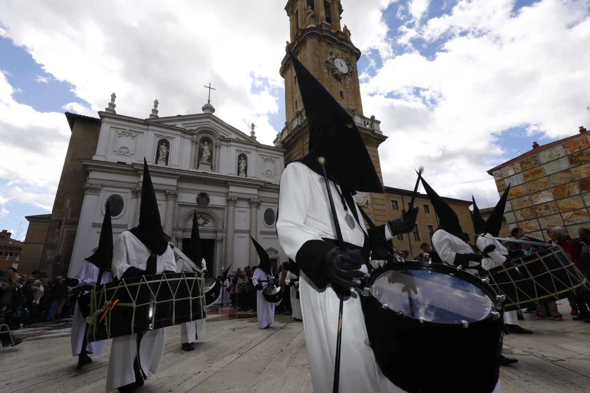 En imágenes | Procesión de la Cofradía de la Exaltación de la Santa Cruz