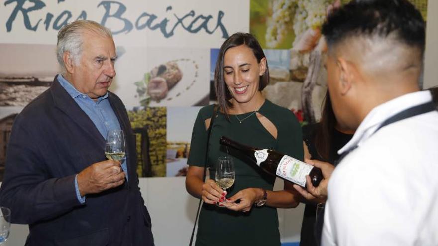 Juan Gil durante la inauguración del Túnel del Vino.