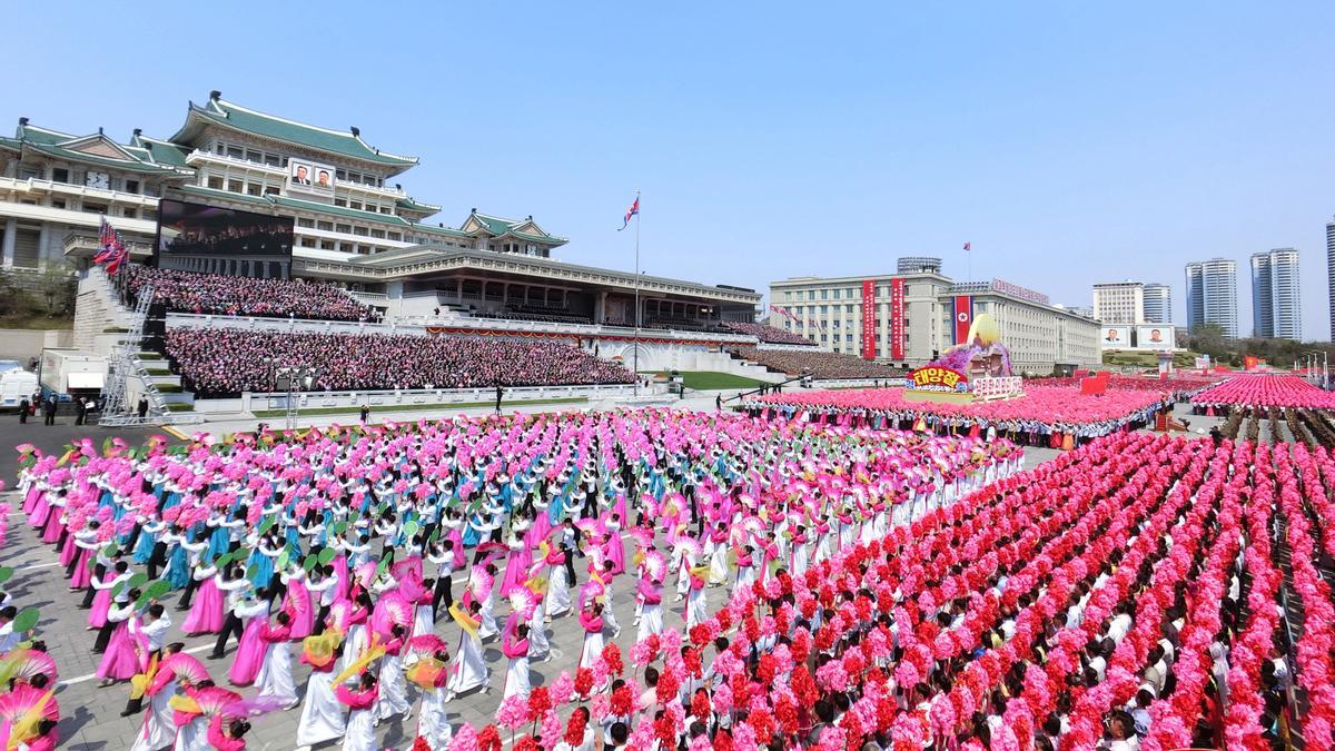 Desfile civil en Pyongyang.