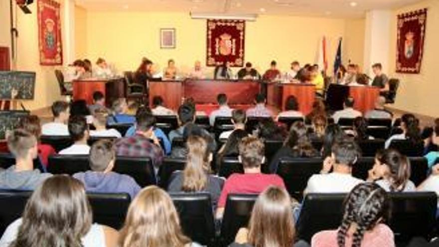 Último Pleno juvenil en el Ayuntamiento de Mogán.