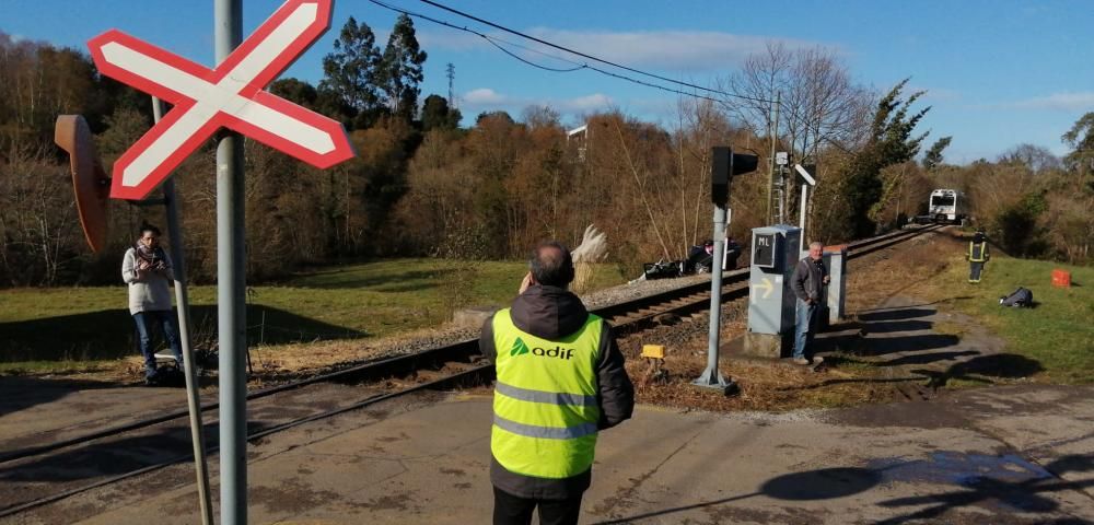 Accidente de tren en Llanes: un vehículo arrollado