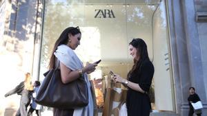 El comerç es bolca en la botiga física en plena efervescència digital