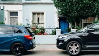 ¿Me pueden multar por aparcar el coche en la calle con la ITV caducada?