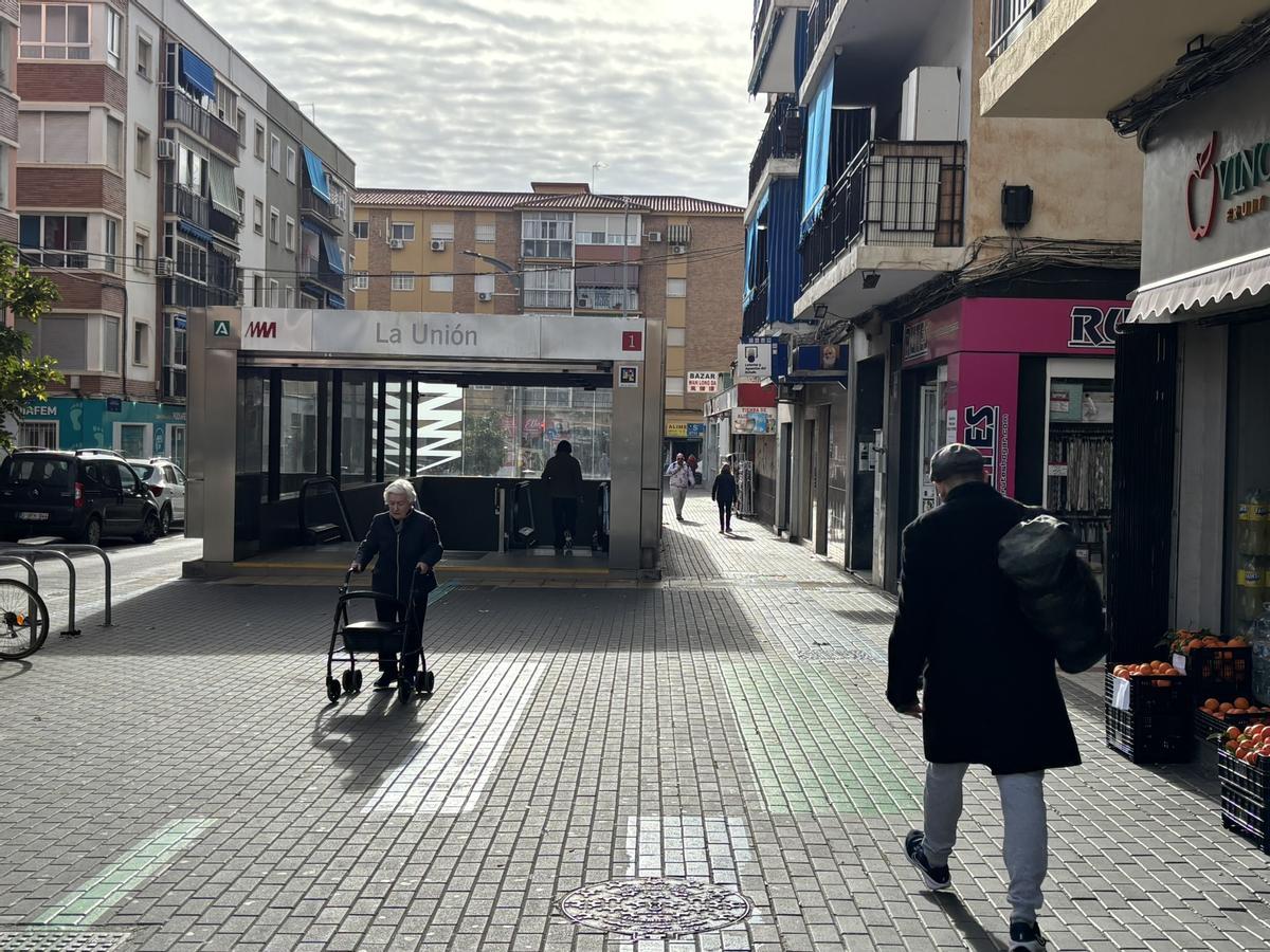 Boca de la parada del Metro en La Unión, situada en Santa Marta.