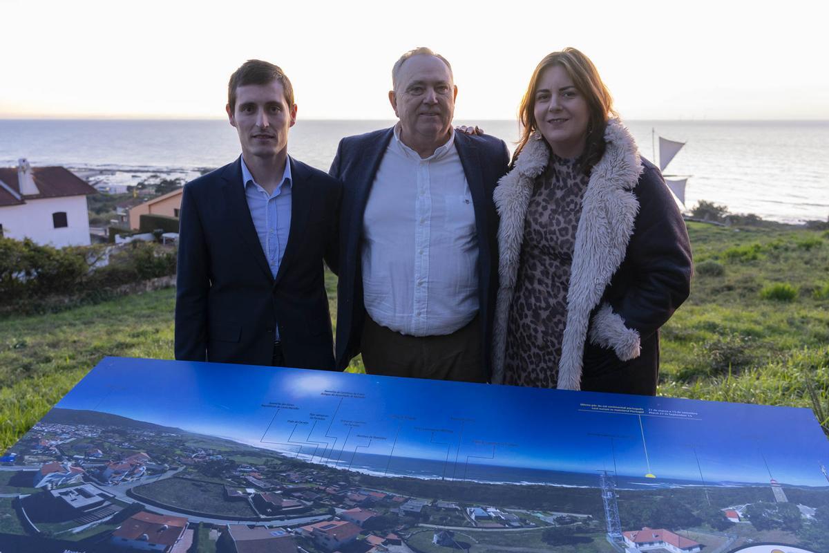 Luis Insua, esquerda, José Manuel López e Sandra Vilela en Viana do Castelo.