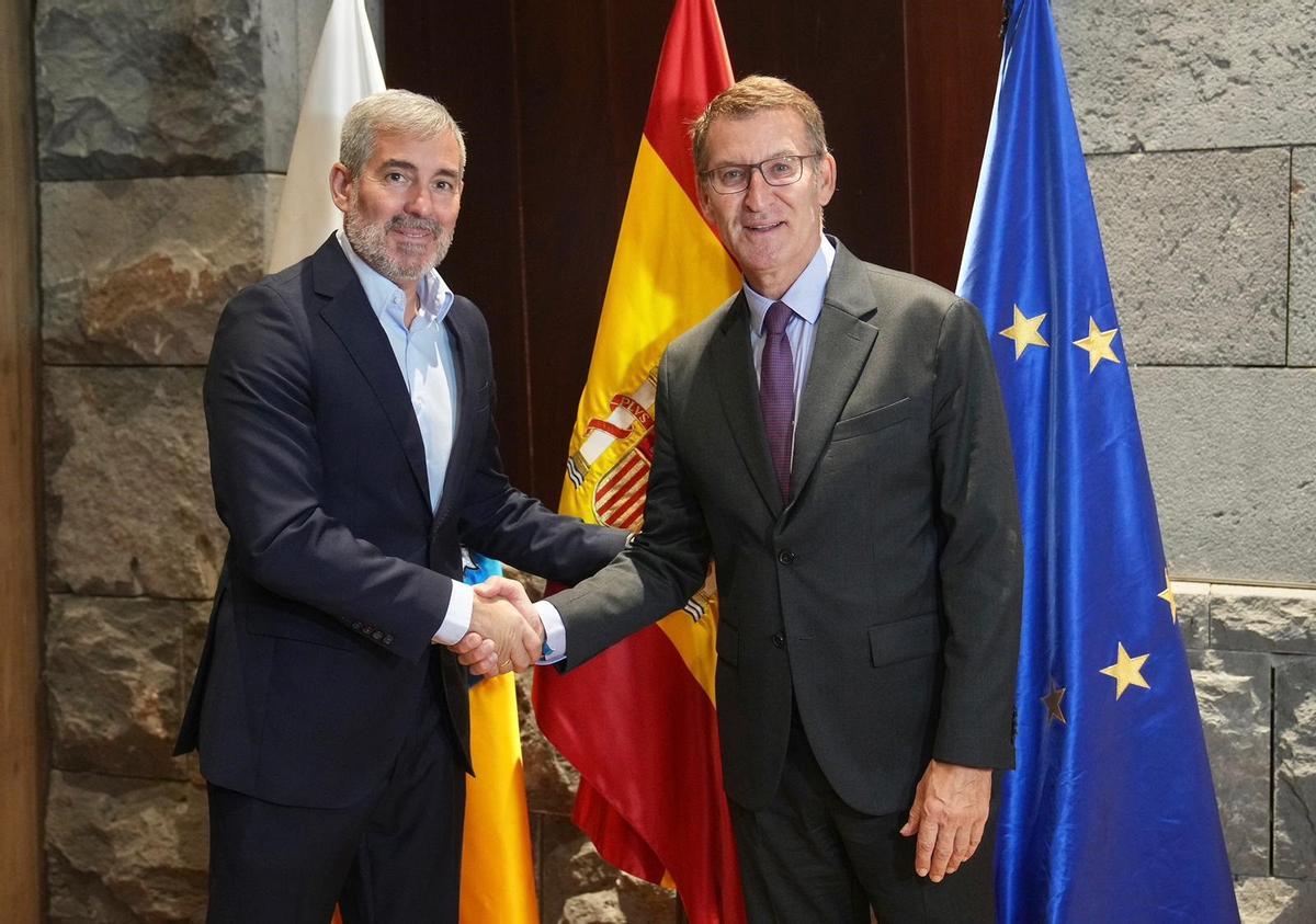 El presidente del PP, Alberto Núñez Feijóo, se reúne con el presidente del Gobierno de Canarias, Fernando Clavijo, en Santa Cruz de Tenerife.