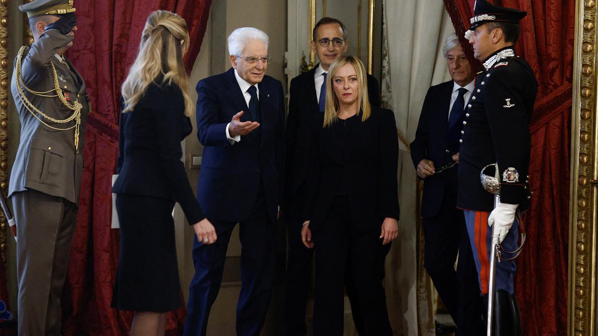 Giorgia Meloni junto al presidente italiano, Sergio Mattarella.