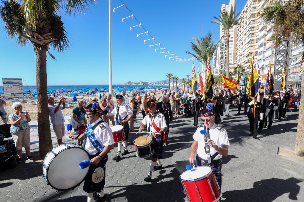 Benidorm se llena de amapolas por el «Poppy Appeal»