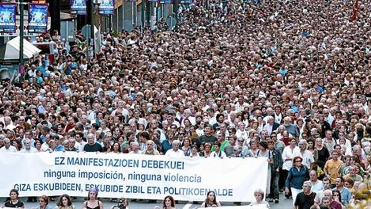 La manifestación del nacionalismo vasco, ayer, en el centro de Bilbao.