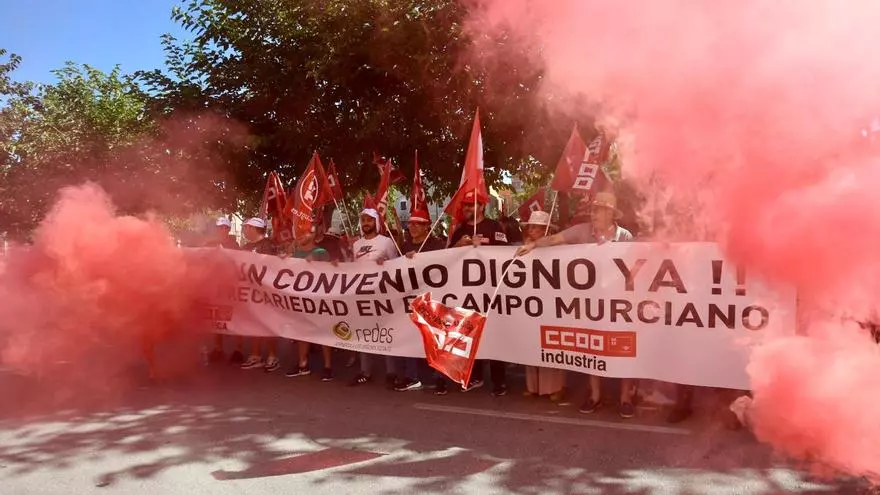 Protesta del campo frente a Coag por el bloqueo del convenio del sector