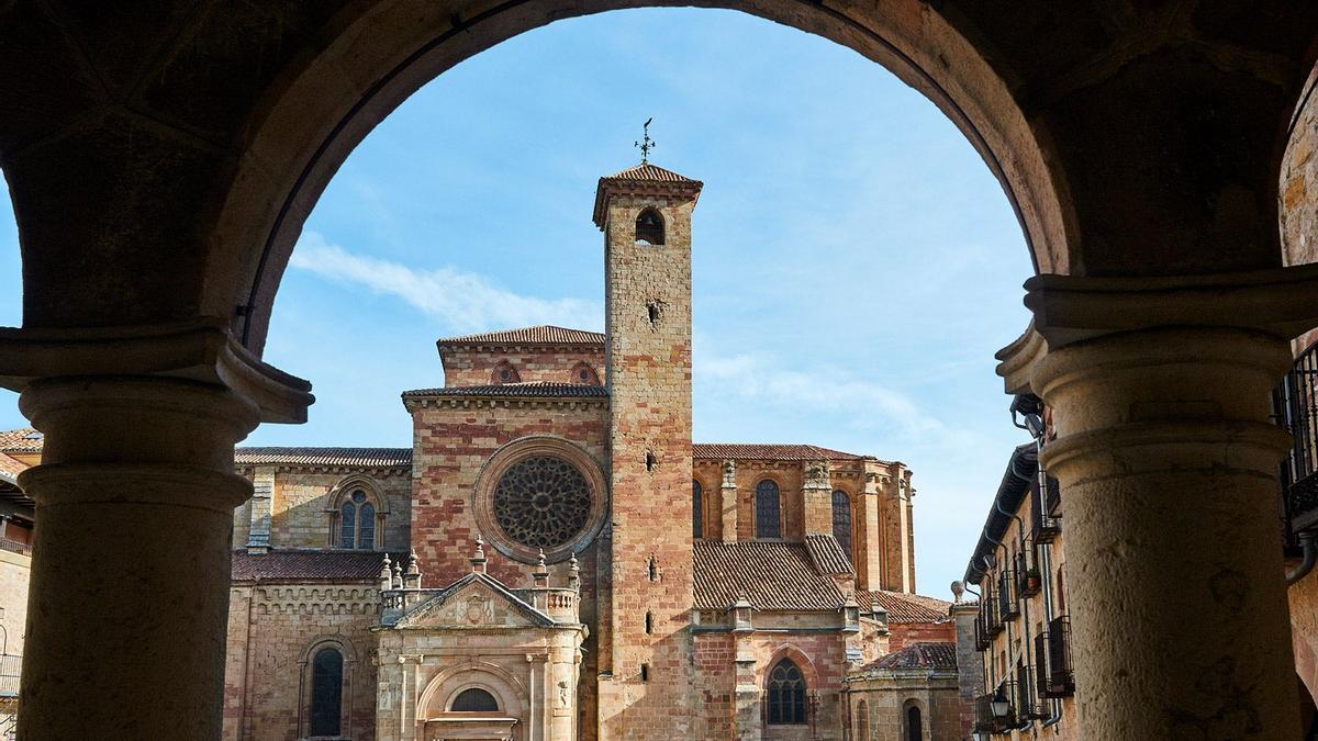 Un pueblo hecho con las sobras de las nubes olvidadas