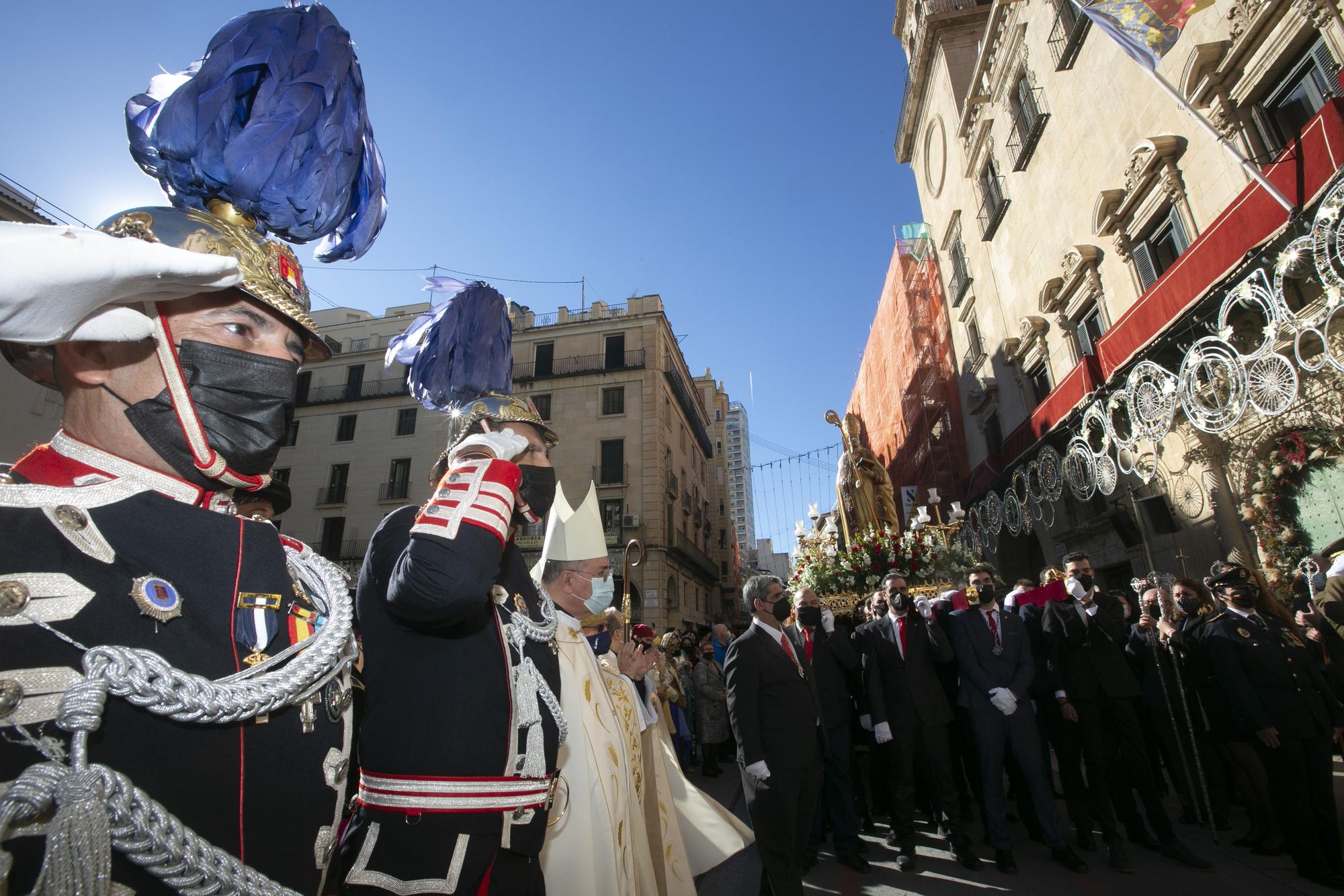 Procesión de San Nicolás y ambiente festivo en Alicante por el Día de la Constitución