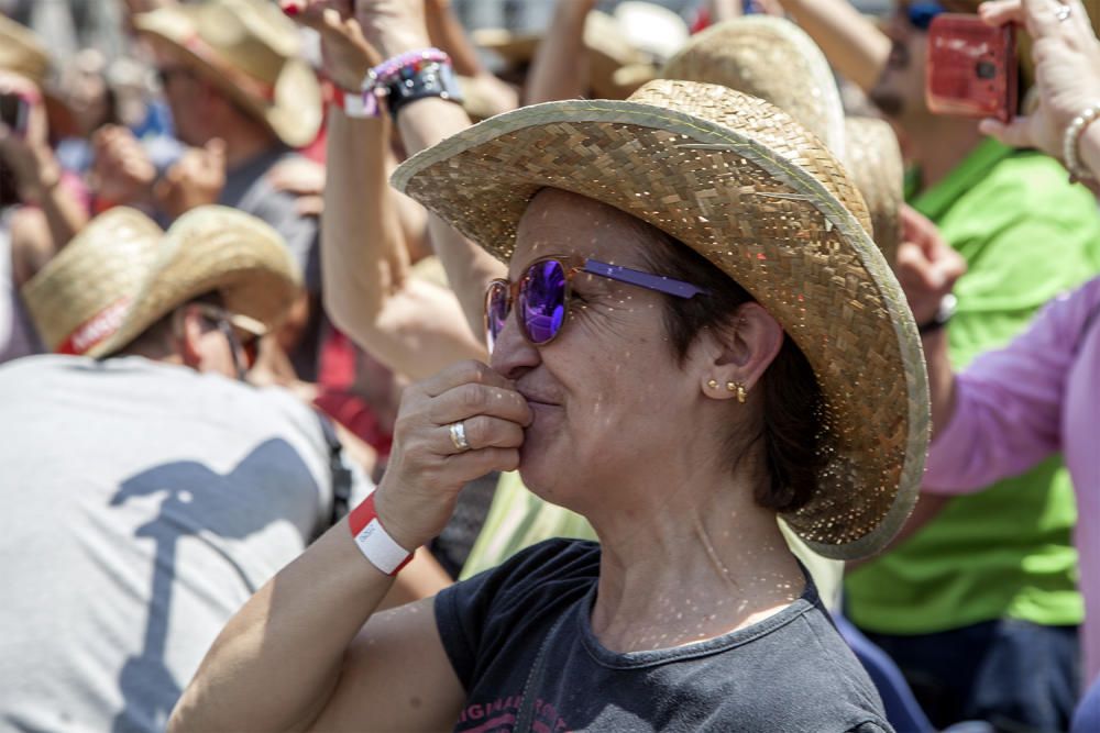 Luceros retumba con la primera mascletà de Hoguera