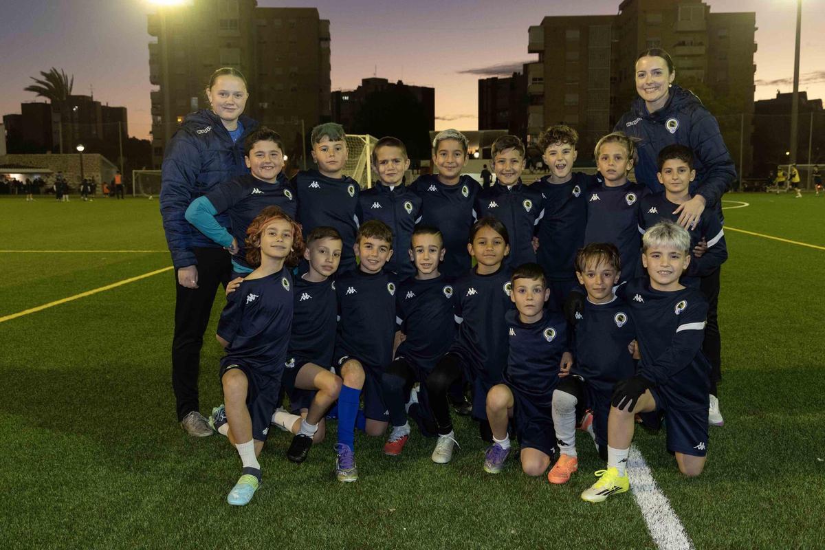 La otra forma de enseñar fútbol: Celia Camarasa, entrenadora de los benjamines del Hércules