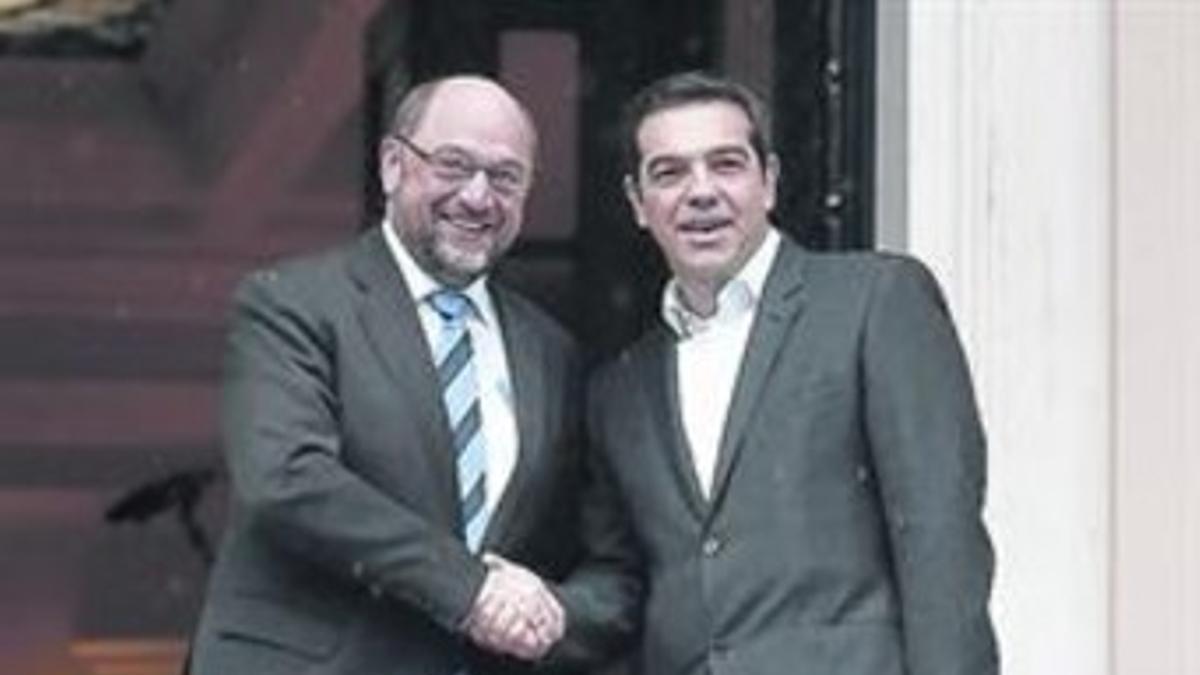 Martin Schulz y Alexis Tsipras, ayer en Atenas.