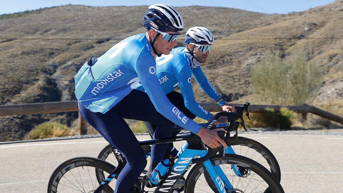 Enric Mas durante la pretemporada del equipo Movistar.