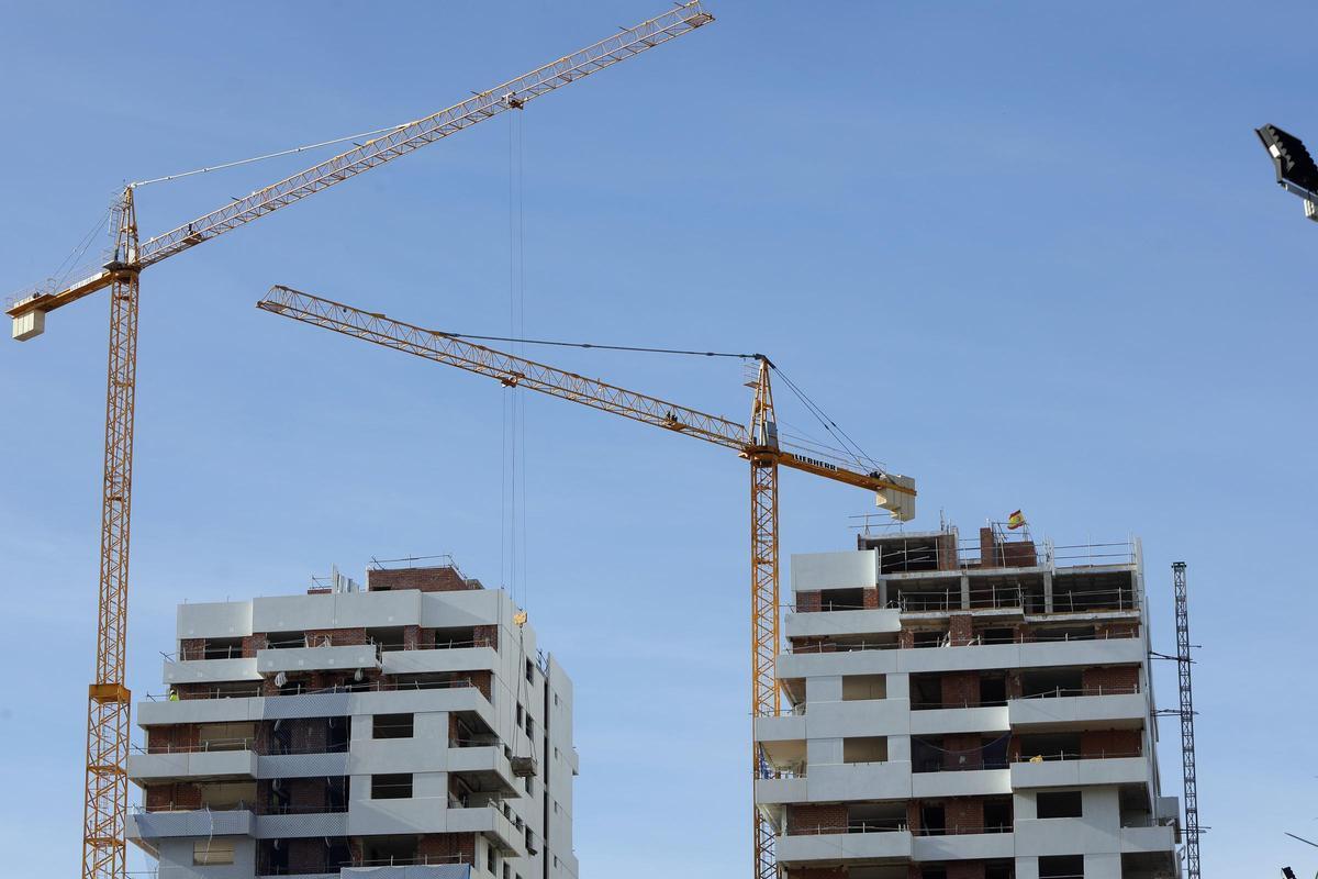Construcción de vivienda junto al Roig Arena.