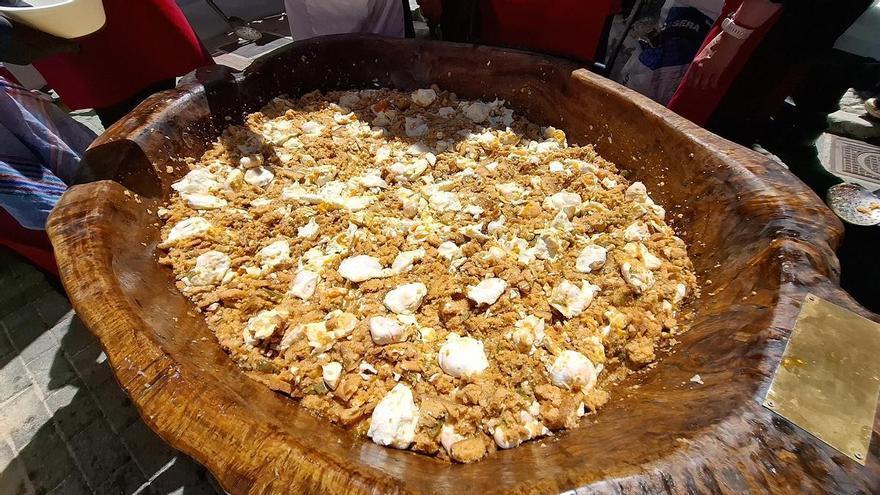 La sopa mondeña, plato humilde con raíces del siglo XIX, protagoniza la fiesta gastronómica de Monda el 18 de abril