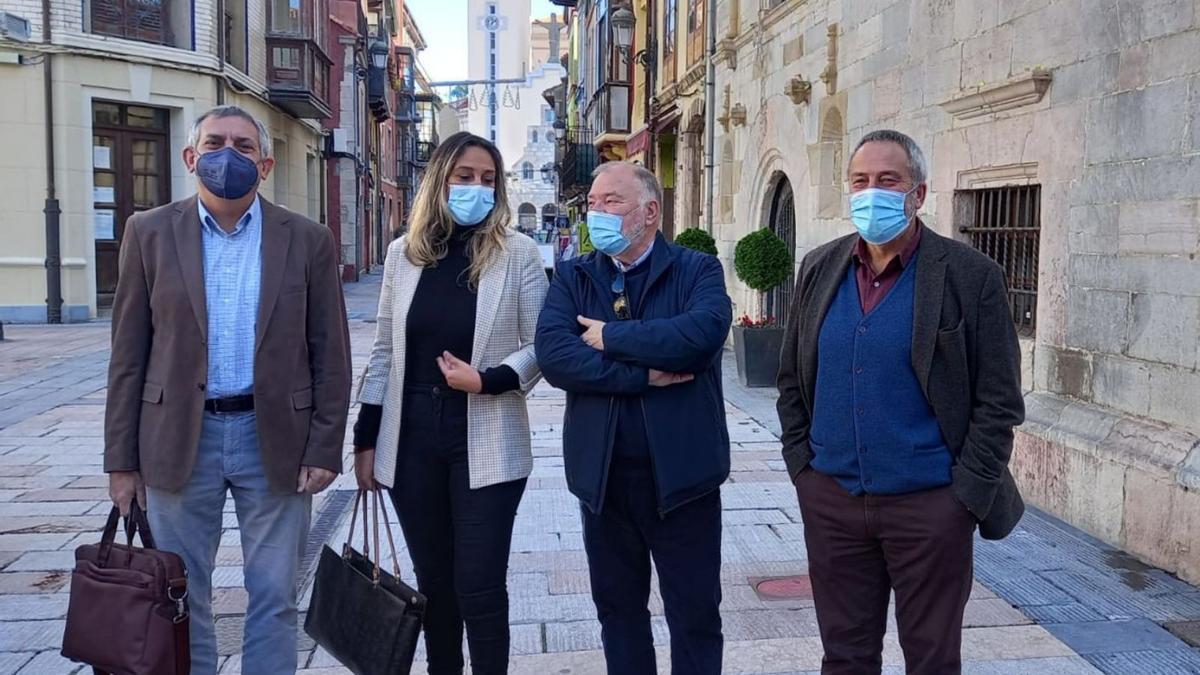 Por la izquierda, Manuel Calvo, Rita Camblor, Ramón Canal y José Luis Díaz, ayer, en Ribadesella. | M. V.