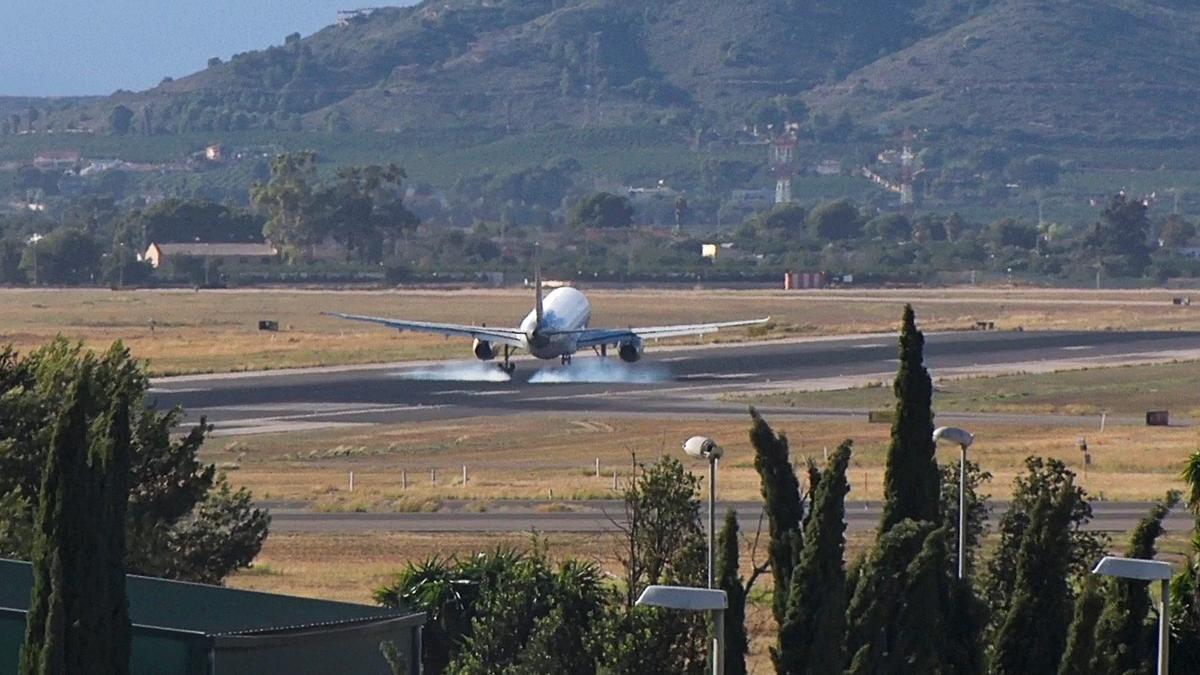 Aterrizajes de infarto en el Aeropuerto de València