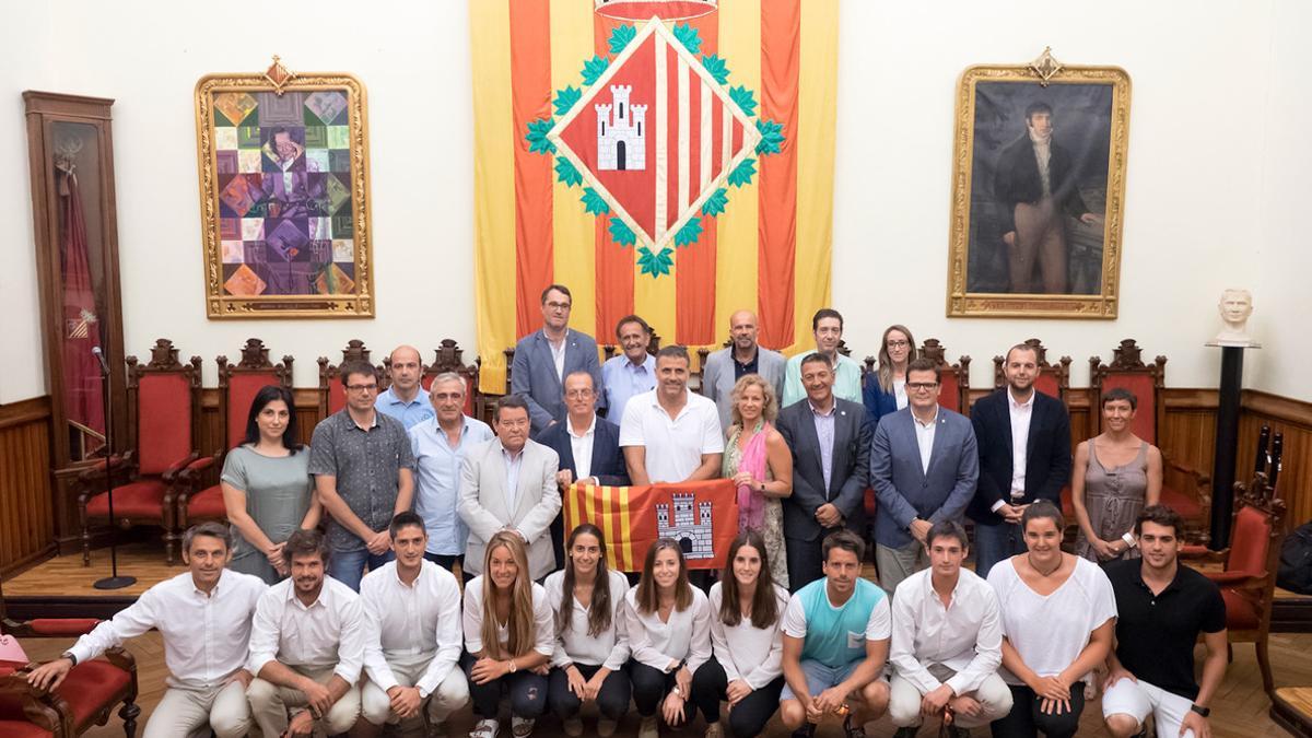 Una representación de deportistas y equipo técnico egarense ha sido recibido por el Ayuntamiento.