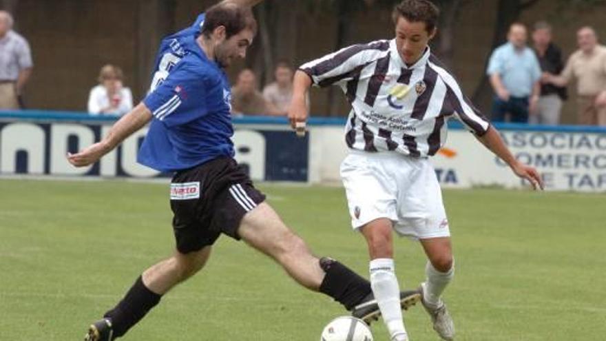 Orlando controla el esférico en el partido de 2005.