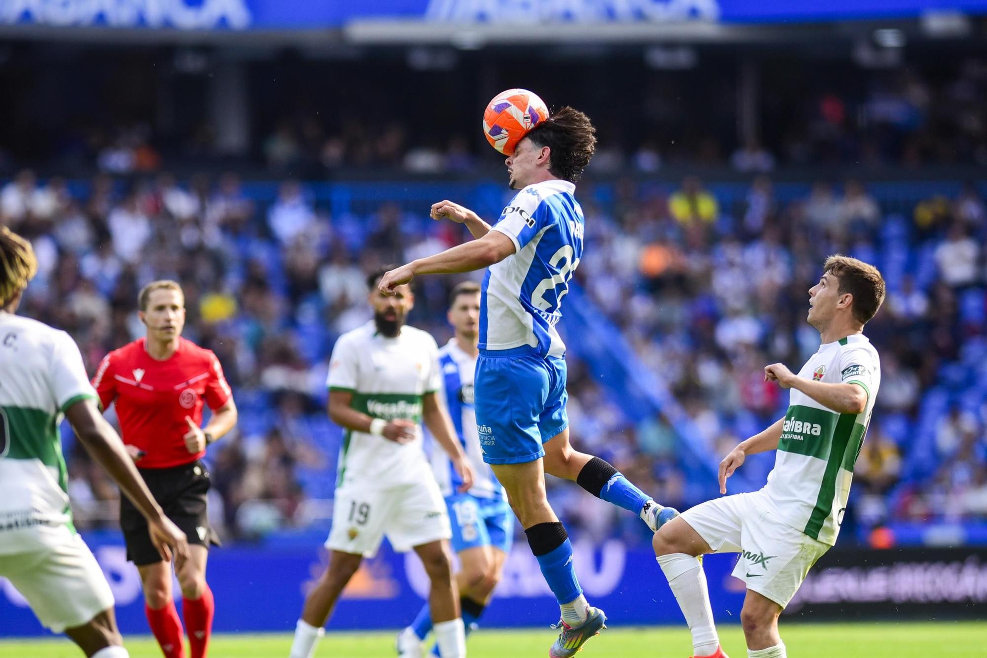 El Dépor cae goleado (0-4) por el Elche para cerrar la temporada 2025-25 en Riazor