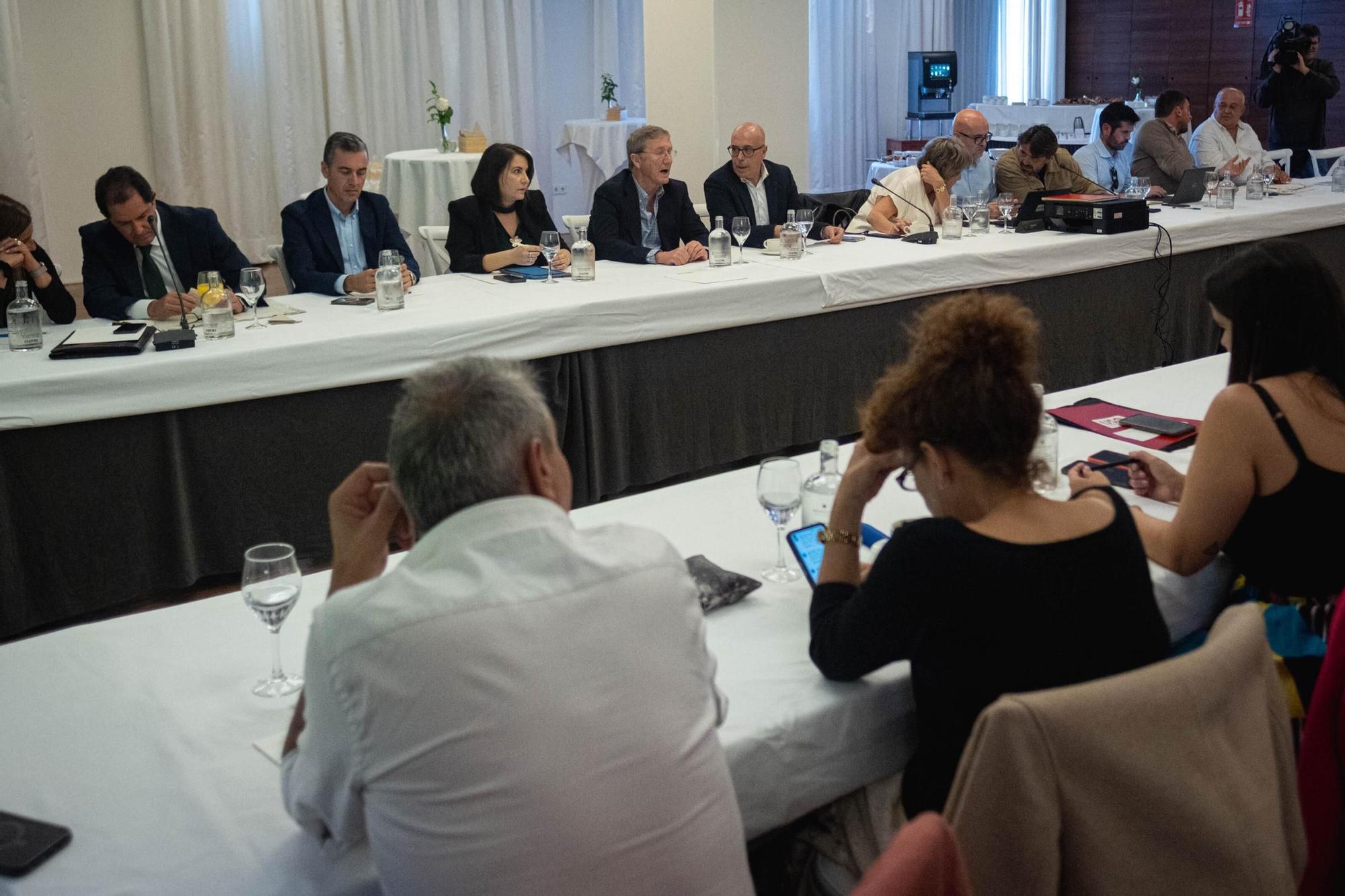 Las patronales del sector hotelero en la provincia de Santa Cruz de Tenerife se reúnen con los comités de huelga de los sindicatos
