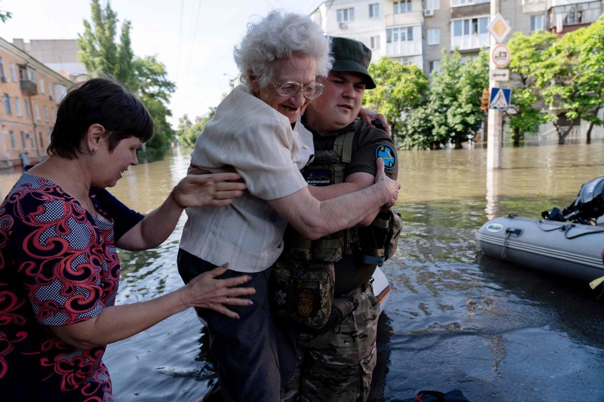 Evacuaciones en Jersón tras la destrucción de la presa de Nueva Kajovka