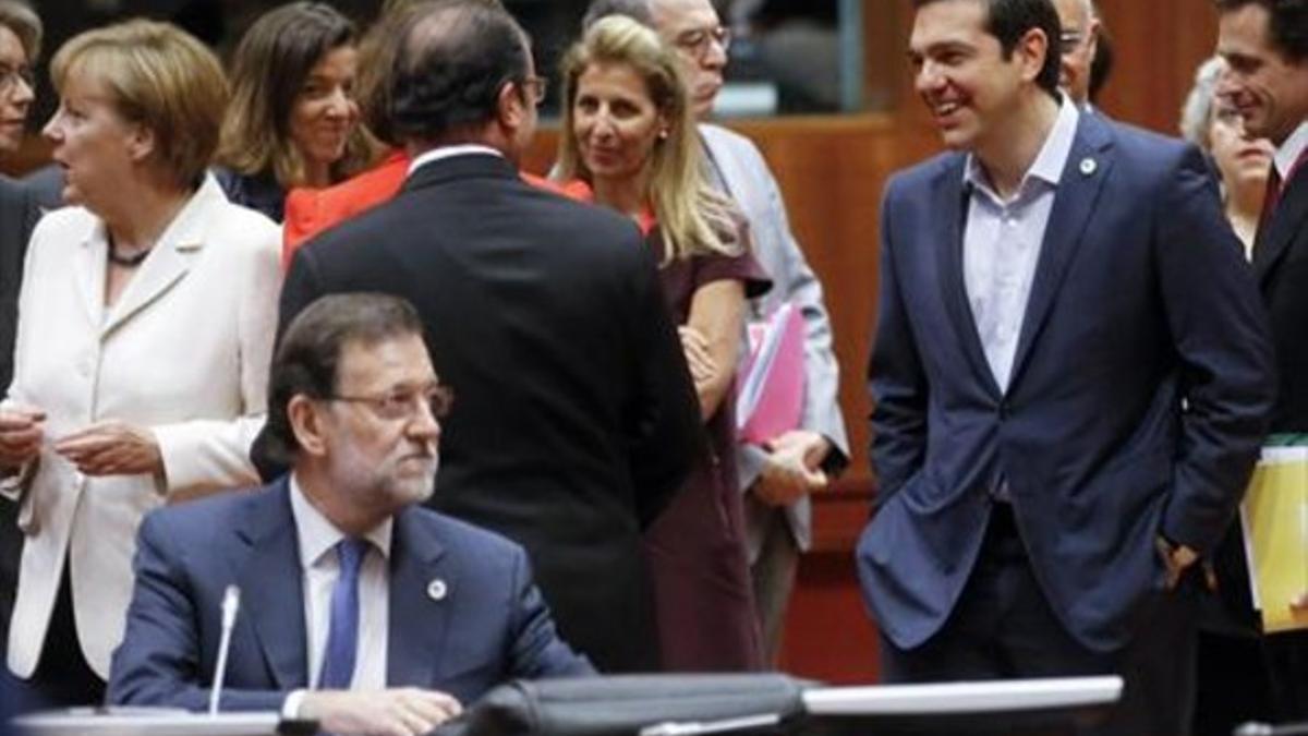Rajoy, solo, ante Merkel, Tsipras y Hollande, este domingo en la cumbre de Bruselas.