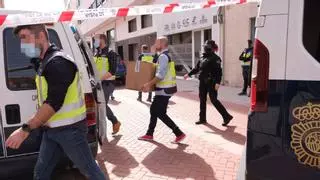 La Policía detiene a los hermanos Paterna y registra sus domicilios y la oficina de Zoe en Elda